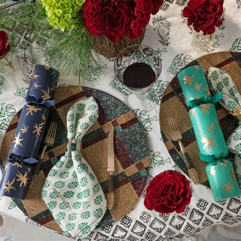 Available in a variety of beautiful designs and with gifts the whole family will enjoy, this range of unusual crackers is sure to add a beautiful. Luxe holiday crackers | Christmas crackers, Holiday, Star ...