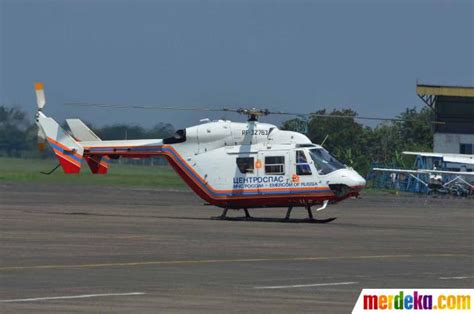 Helikopter itu buatan iptn terbaru. Foto : Helikopter Tim Rusia menuju lokasi pesawat jatuh ...