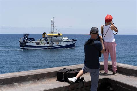 Retiran El Barco Que Busca A Anna Y A Tomás Gimeno En El Fondo Del Mar