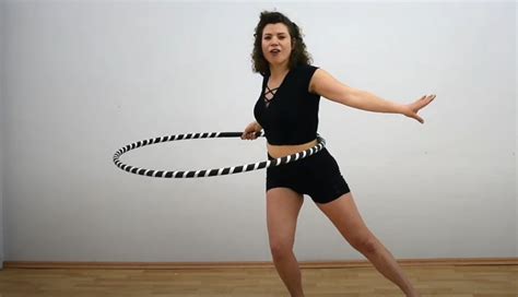 Try These Awesome Hula Hoop Workouts At Home Yourdailysportfix Com