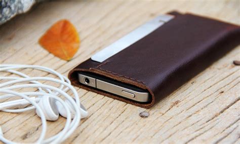 Minimalistic Leather Iphone 4 Case Gadgetsin