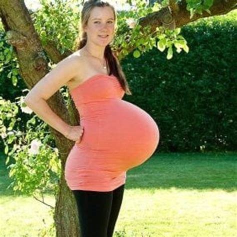 12 Pregnant Bellies Are Strangely Shaped When Mothers Are Pregnant