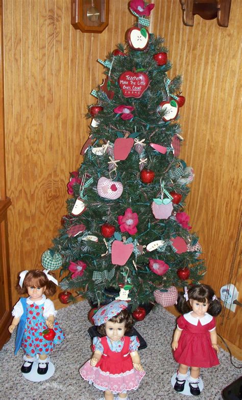 My Year Round Tree… And My Friday Giveaway  Creative christmas trees