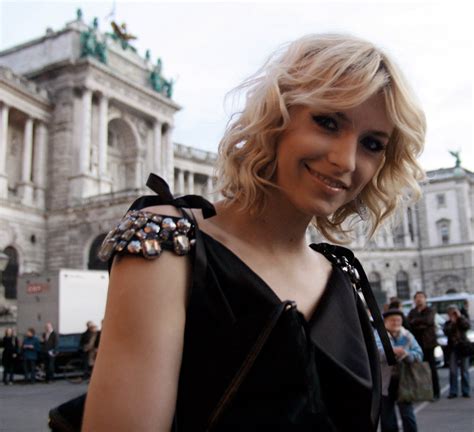 Rtl exclusive weekend = 26 mb = 2:33. Lena Gercke - Wikipedia