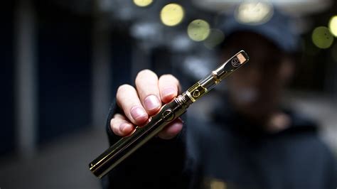 This Gold Vape Pen Looks Dope And Hits Great Vape Hawk