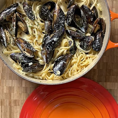 Linguine Pasta With Mussels In White Wine Creamy Sauce Recipe The
