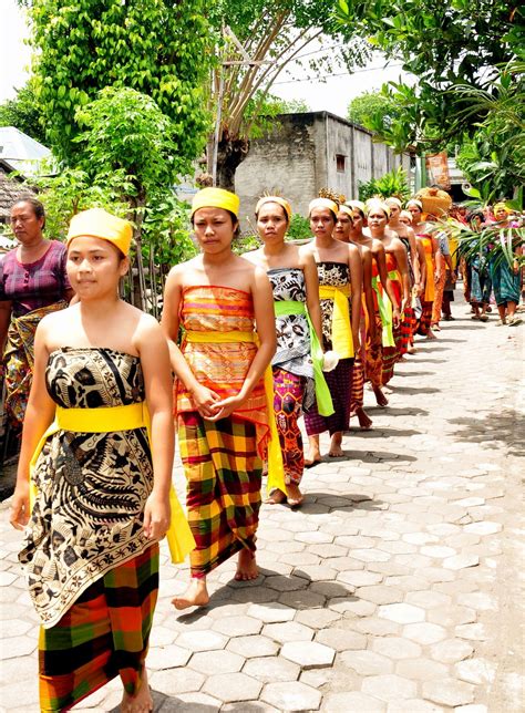 lombok pakaian adat perempuan masyarakat bayan lombok utara harjasaputra perempuan