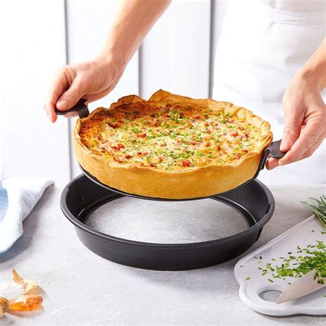 Speckwürfeli auf dem teigboden verteilen, etwas andrücken. Quiche-Lorraine Rezept | Hagen Grote Shop | Quiche, Quiche ...