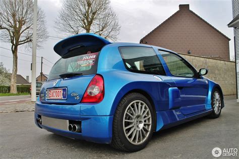 Bei einem durchschnittlichen kraftstoffverbrauch von 12 meilen pro kaiserlicher gallone (12 l / 100 km. Renault Clio V6 - 31 maart 2014 - Autogespot