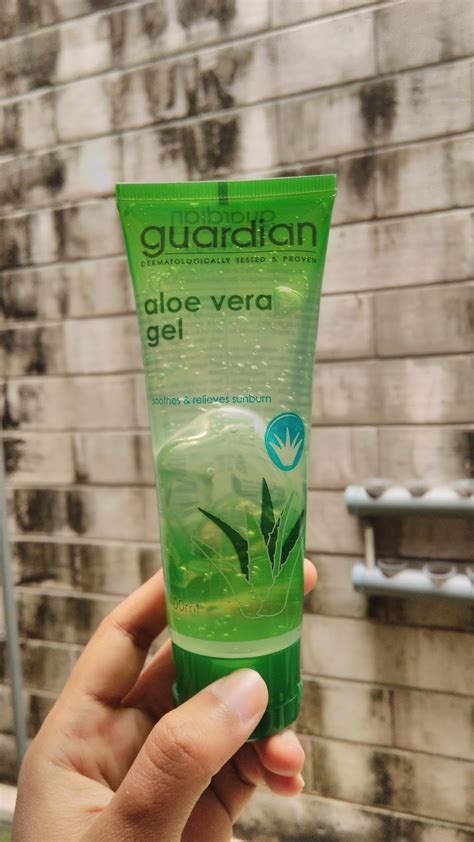 Many people, even those who don't have acne, use it for this reason alone. Wardah VS Guardian Aloe Vera Gel Batle
