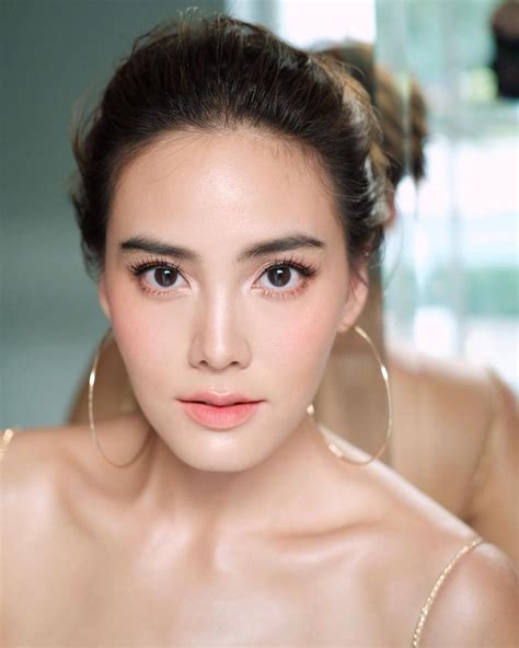 ร้อนจัง ร้อนจัง มาดับร้อนด้วยนิทานน่ารักจากทะเลกันนะครับ นิทานเรื่องนี้มีชื่อว่า ของมีค่าของพิคาล่า เป็นนิทานที่เหมาะกับเด็ก ๆ โดยเฉพาะ. ยินดีกับครอบครัว เจนี่ ที่มีน้องสาวให้ โนล่า - คลังภาพ
