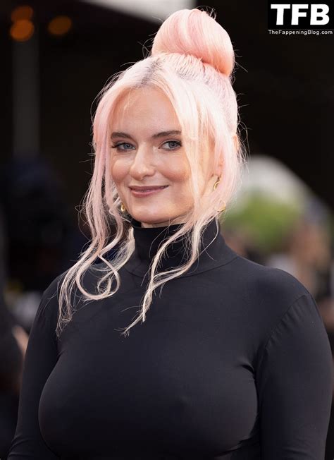 Grace Chatto Boobs (20 Photos) - Sexy Youtubers🔥