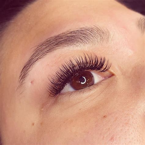 gorgeous hybrid lashes by lash on wax off using faux mink bold x50 0 15 mm diameter and x40 0