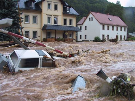 Allerdings bleibt die lage vielerorts angespannt, noch gibt es nicht überall entwarnung. Hochwasser in Mitteleuropa 2002 - Wikiwand