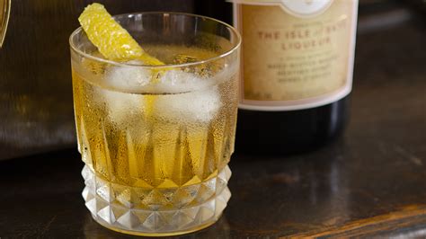 Essential Whisky Cocktail Rusty Nail