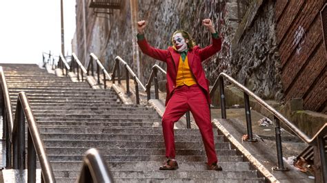 The joker's main footsiethe concept of staying in and out of both player's attack range, baiting the opponent into committing an action, and punishing them for their mistakes. Joker : les escaliers du film pris d'assaut par les ...