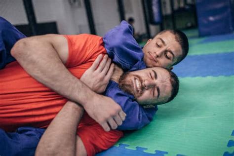 How To Escape A Choke Hold On The Ground Fitsyology