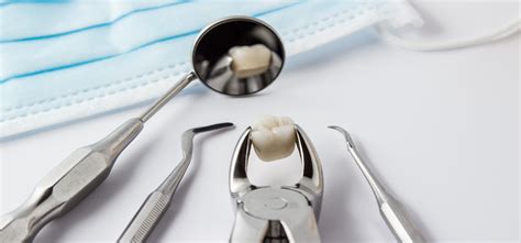 Der betroffene backenzahn ist häufig von starker karies befallen und schmerzt. Zahnziehen/Zahnentfernung: Wann ist es nötig? - Zahnarzt