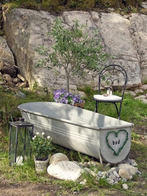 I really want to get out in the garden! ...my love affair with outdoor bathtubs Purrrfect ...