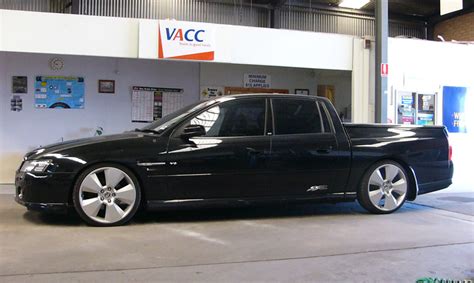 Lunar blue metallic exterior and saddle brown/black interior, amg gle 43 trim. Holden crewman pictures. Photo 7.