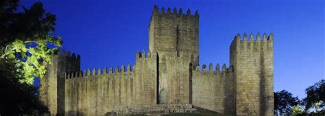 Castelo De Guimarães Recomendado Como Um Dos 10 Castelos A Visitar Na