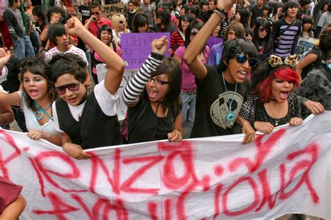 Hoy se cumplen años del enfrentamiento Emos vs Punketos en Insurgentes Vive Coatza