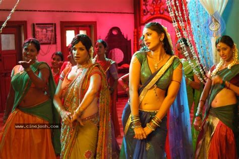 Anushka Stills Vedam Movie Photo 3 Of 6