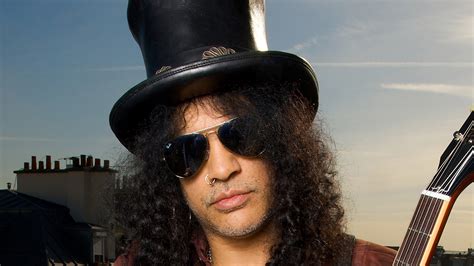 This unpredictable behaviour was probably not an easy thing to experience for slash. O Slash προαναγγέλλει το νέο άλμπουμ των Guns N' Roses ...