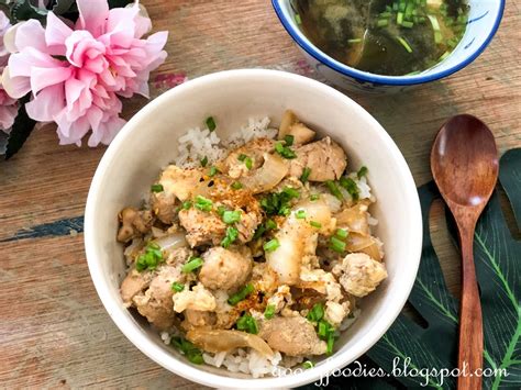 Thanks to the potato starch, the chicken is fried to perfection with a crisp texture on the outside and super juicy and tender on the inside. GoodyFoodies: Recipe: Oyakodon (Japanese Chicken and Egg ...