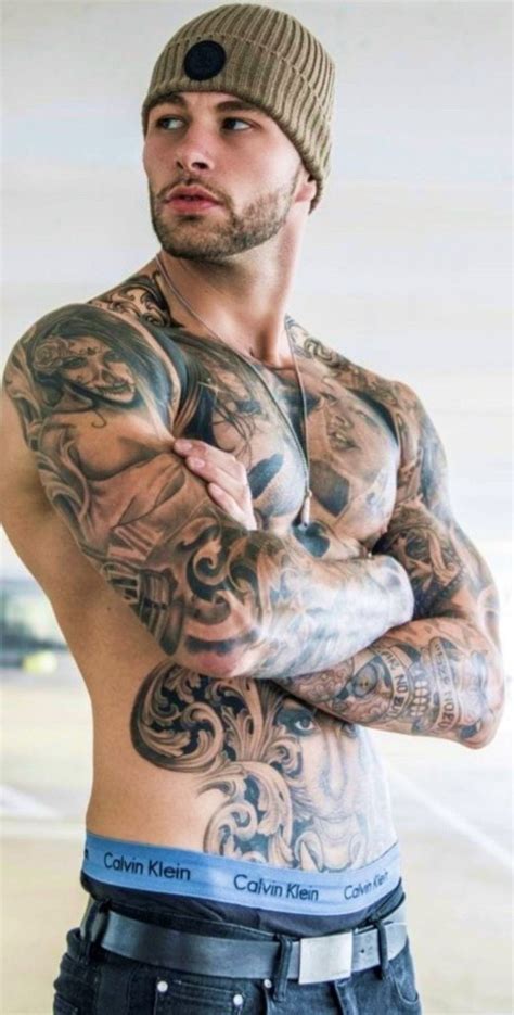 Les meilleurs hommes tatoués mignons modèles beaux et sexy Le meilleur de