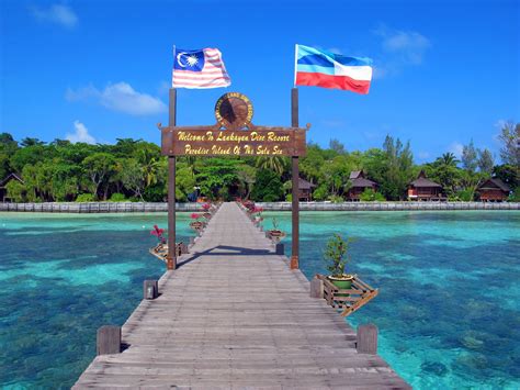Visitors have a choice to stay in chalets twin or triple sharing basis. Lankayan Island Resort Sipadan Reviews & Specials ...
