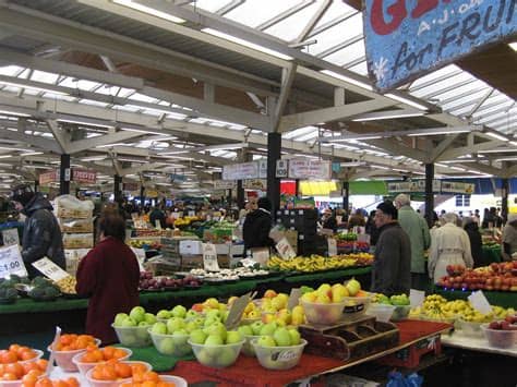 It shows all personal information about the players, including age, nationality, contract duration and current market. Leicester Market - Wikipedia