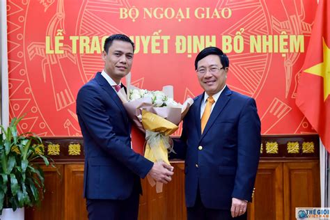 Ủy viên trẻ nhất là ông võ văn thưởng sinh năm 1970, lần đầu tiên bộ chính trị có 3 nữ ủy viên. Trao quyết định bổ nhiệm Trợ lý Ủy viên Bộ Chính trị, Phó ...