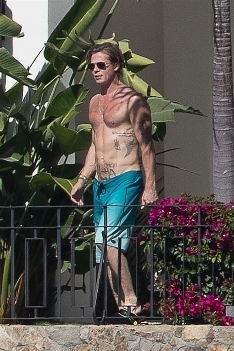 Tatuajes Y Topless Las Fotos Que Confirman El Romance De Brad Pitt Y Su Nueva Novia Inés De