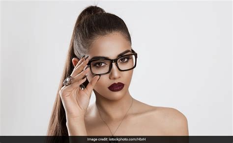 5 Super Stylish Black Frame Spectacles Youd Love To Own