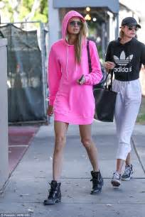 Romee Strijd Shows Off Her Taut Legs In Beverly Hills Daily Mail Online