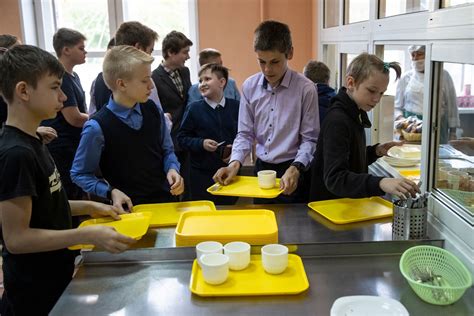 Russian Schools Open With Classroom Cafeteria Precautions The