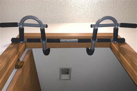 Are Door Pull Up Bars Effective What You Need To Know Everphysique