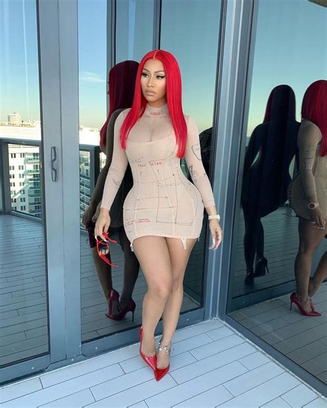 Nicki Minaj Rocks Bold Pink Tresses In Latest Instagram Share The Inquisitr