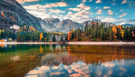 Le regole per matrimoni e viaggi. Dove si trova e come arrivare al Lago di Braies | SiViaggia