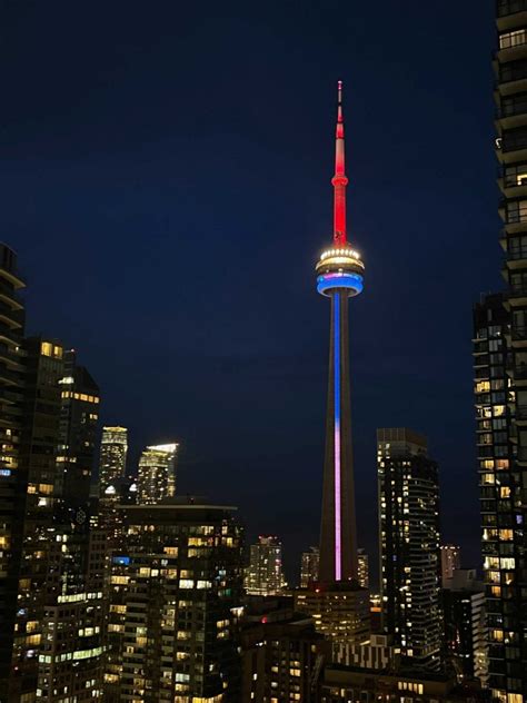 Leafs Fans Werent Happy To See The Cn Tower Lit Up In Canadiens