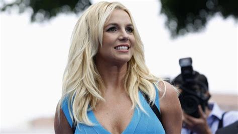 She is credited with influencing the revival of teen pop during the late 1990s and early 2000s. Britney Spears seguirá bajo tutela legal hasta febrero de 2021