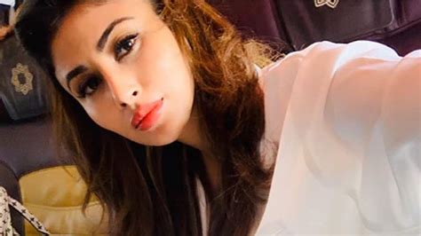 mouni roy flaunts her toned midriff in latest instagram photos—see inside people news zee news