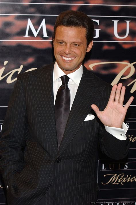 Luis miguel presenta los lyric videos de su más reciente producción ¡méxico por siempre! Luis Miguel Wallpapers - Wallpaper Cave