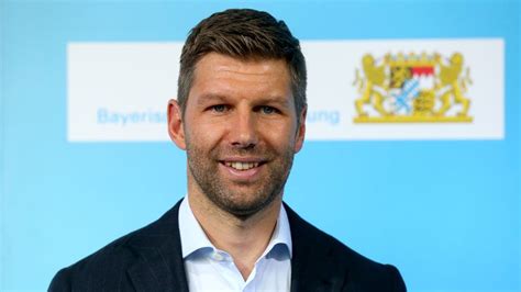 Der fußball tickt immer öfter nach dem motto: So fasste Thomas Hitzlsperger damals Mut für sein Coming ...