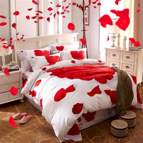 Gorgeous 30 Sweet And Romantic Valentines Day Bedroom Decoration Ideas For Couple