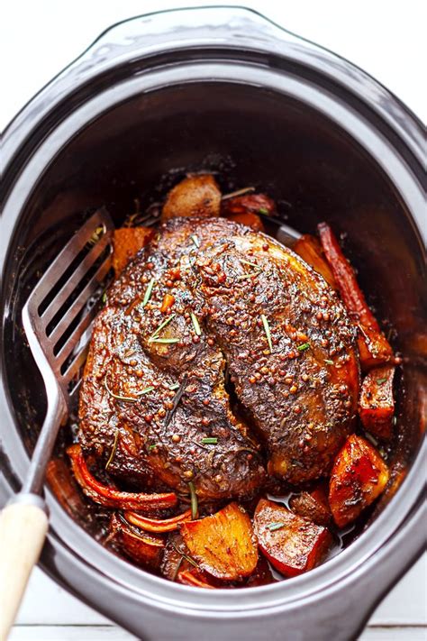 Roast, uncovered, at 450 f for 45 minutes. Garlic Balsamic Slow Cooker Pork Shoulder Recipe - Slow ...