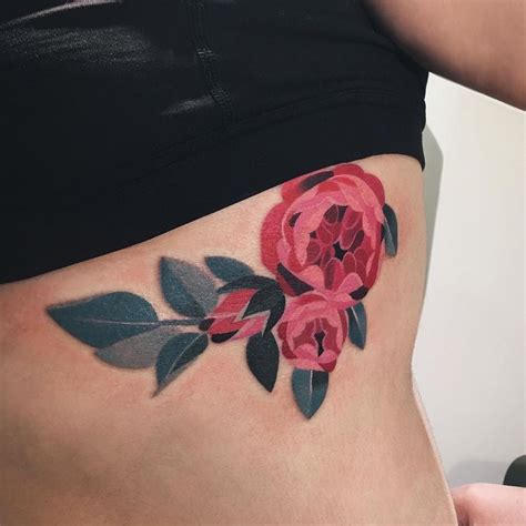 Tribal designs look great with rose tattoos. Les sublimes tatouages graphiques de Sasha Unisex | Rose ...