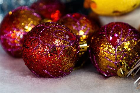 Holiday Christmas Bauble Christmas Ornaments Hd Wallpaper Peakpx