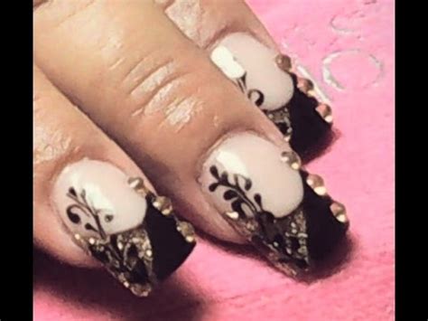 Para poder colocarlas necesitaras de un dispositivo especial. uñas de acrílico negras con dorado - YouTube